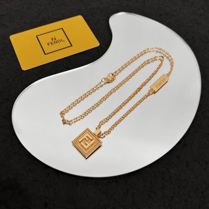 Fendi necklace 05lyx43